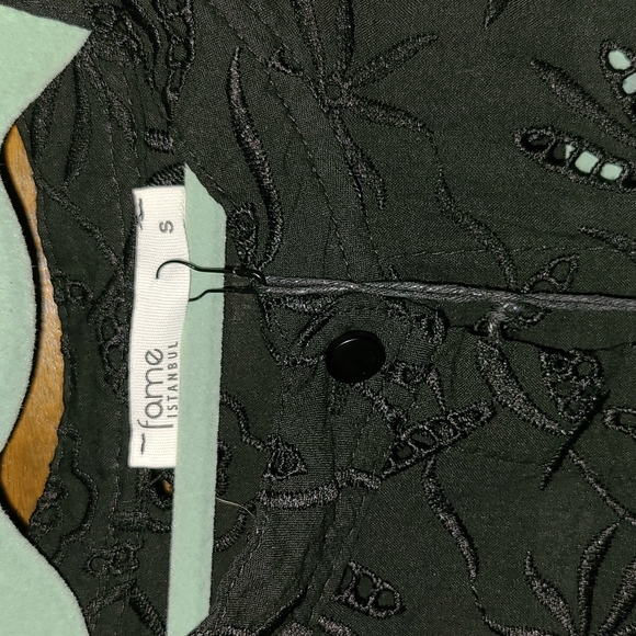 NWT ⭐⭐ Fame Istanbul black button up blouse - Picture 3 of 7
